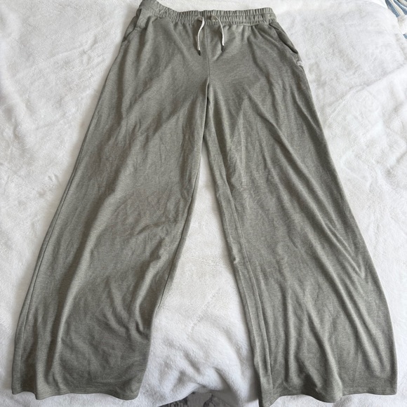 Vuori Halo Essential Wide Leg Pants Women’s Large - Picture 4 of 10